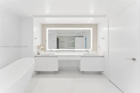 $3,390,000 | 330 Sunny Isles Boulevard, Unit 52304, Sunny Isles Beach, FL 33160