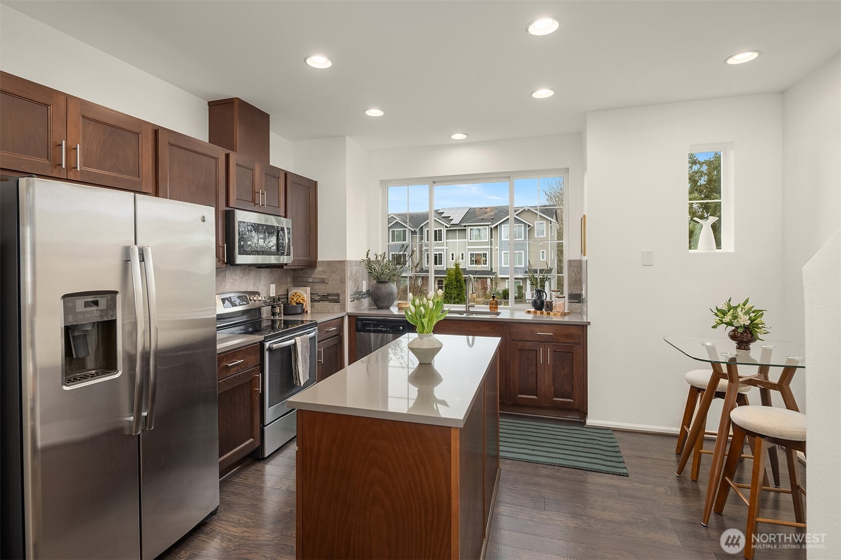 6592 High Point Drive Southwest Seattle, WA 98126 - Photo 11 of 34