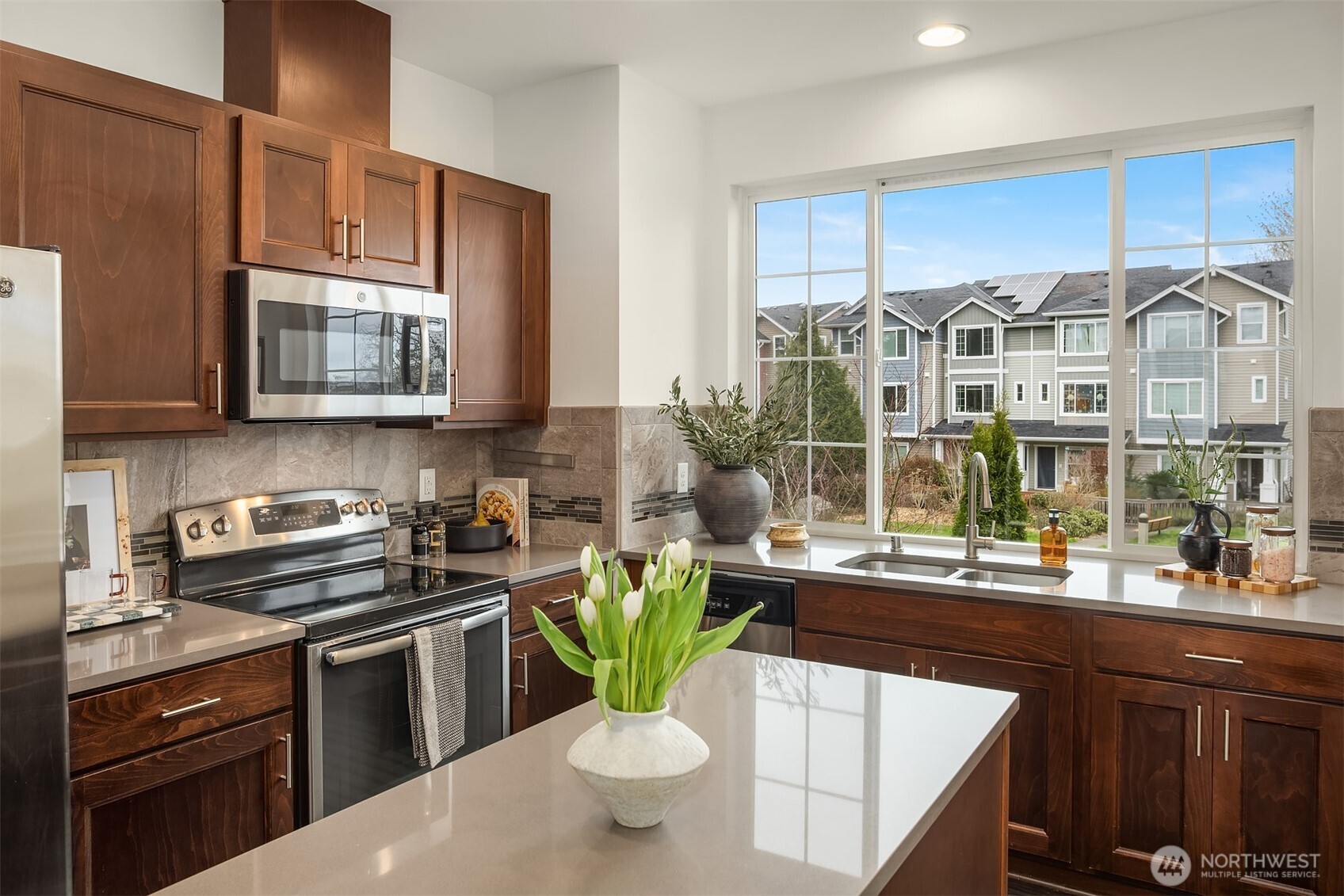 6592 High Point Drive Southwest Seattle, WA 98126 - Photo 12 of 34