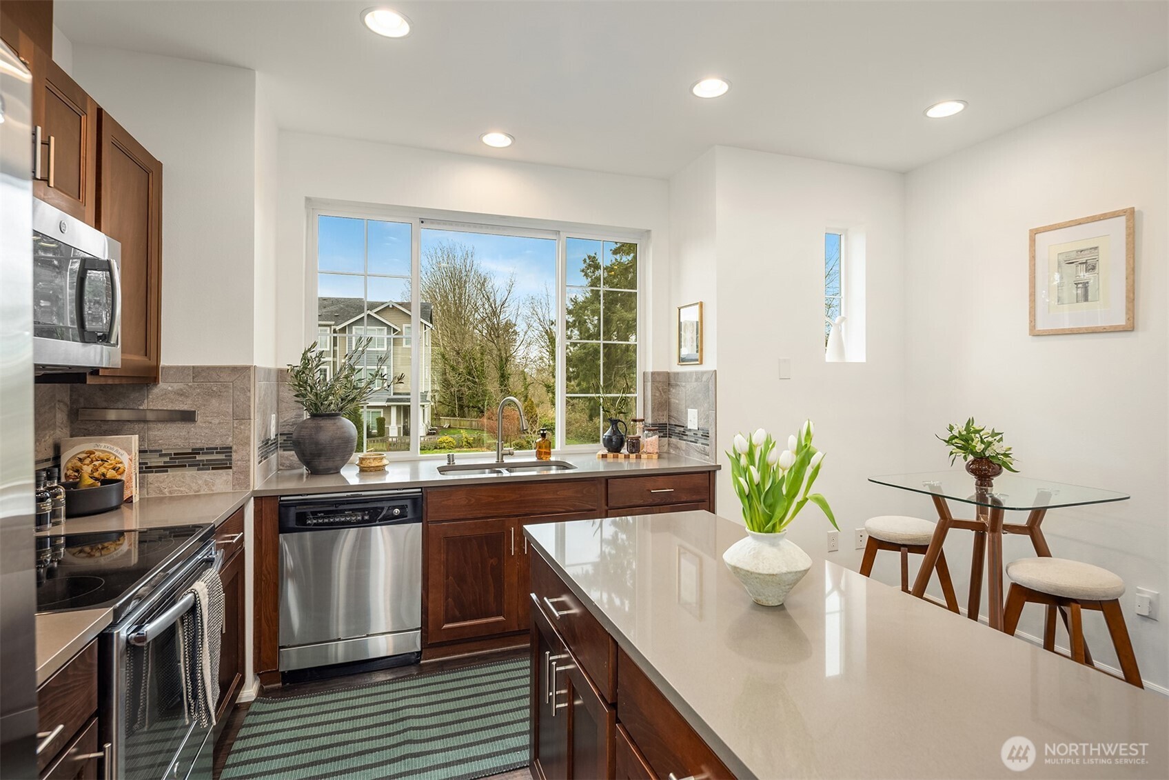 6592 High Point Drive Southwest Seattle, WA 98126 - Photo 14 of 34