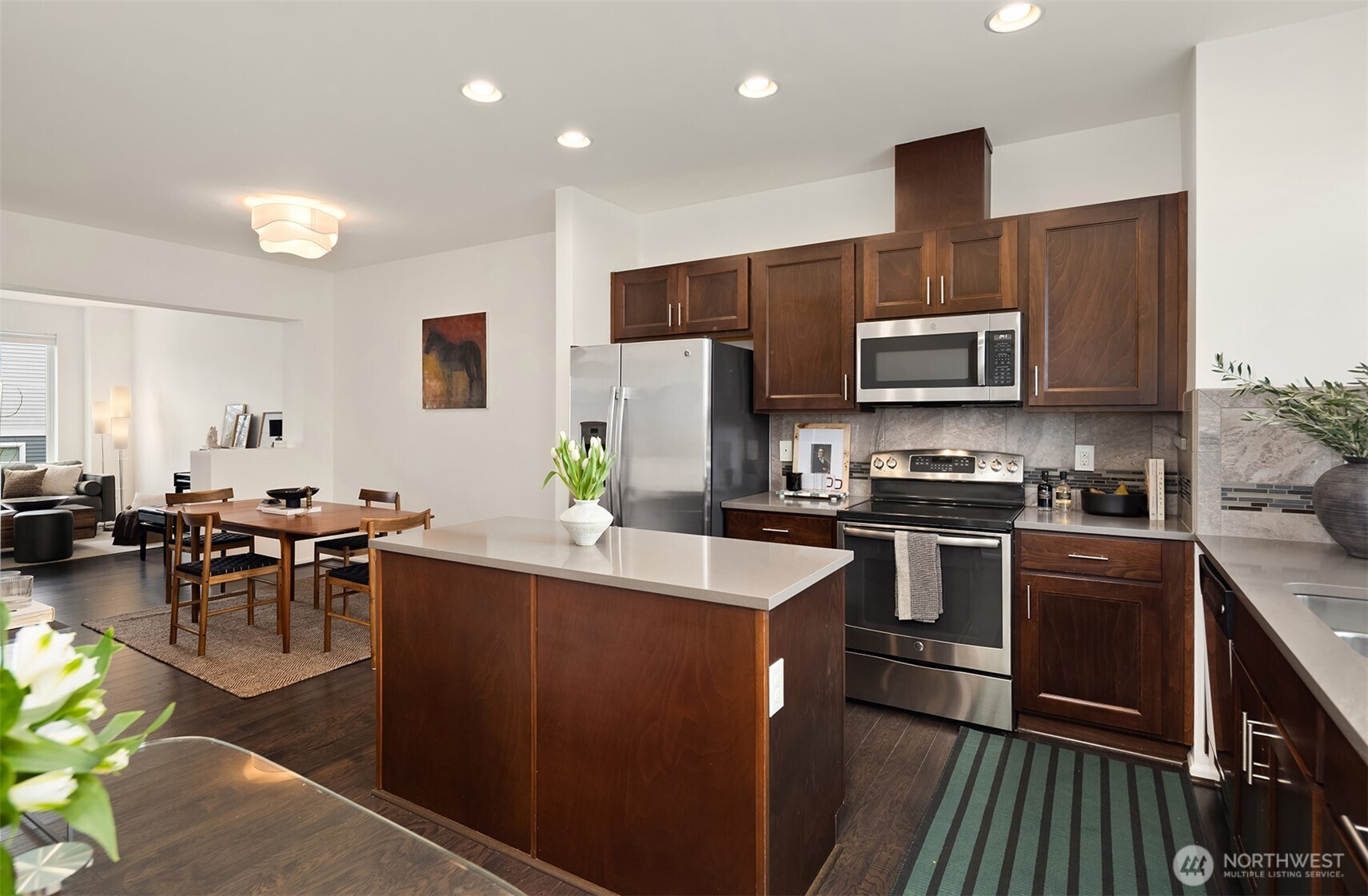 6592 High Point Drive Southwest Seattle, WA 98126 - Photo 16 of 34