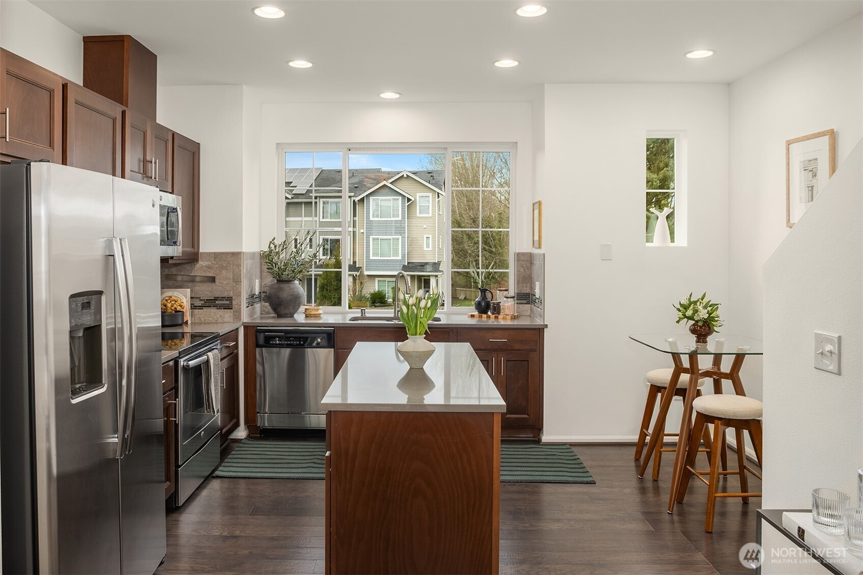 6592 High Point Drive Southwest Seattle, WA 98126 - Photo 10 of 34