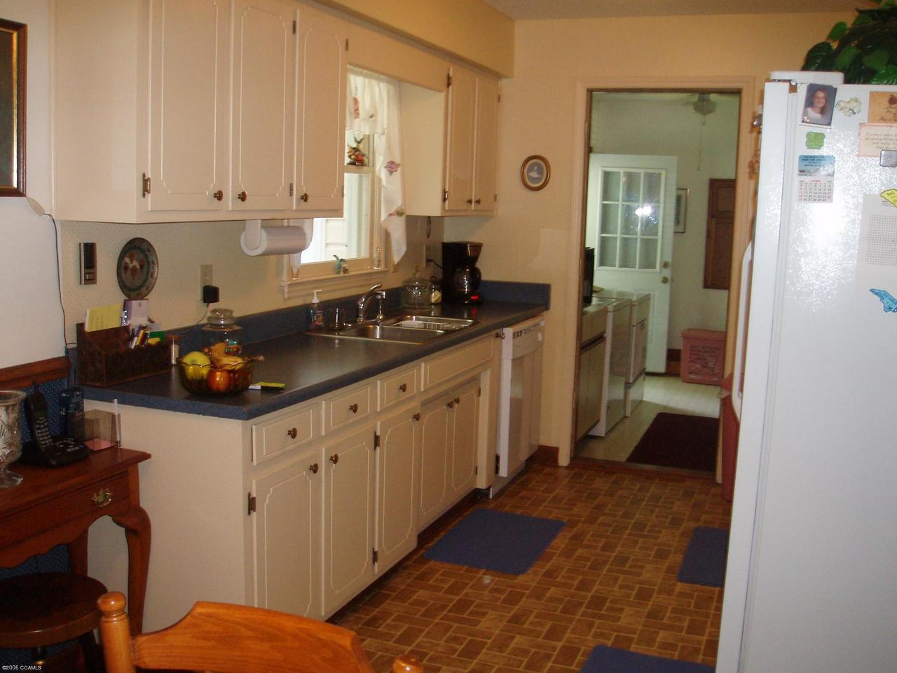605 North Gate Road Morehead City, NC 28557 - Photo 3 of 9 Kitchen