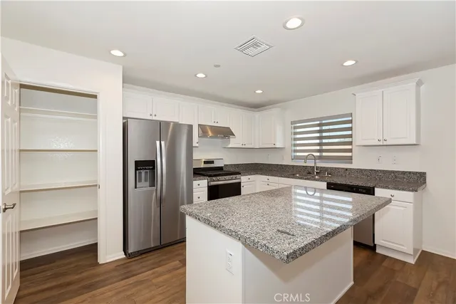 $528,000 | 16546 Biola Place, Victorville, CA 92395