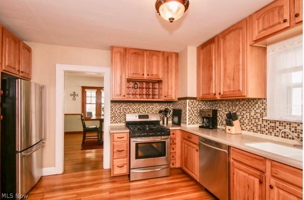 4501 Emerson Road Cleveland, OH 44121 - Photo 3 of 16