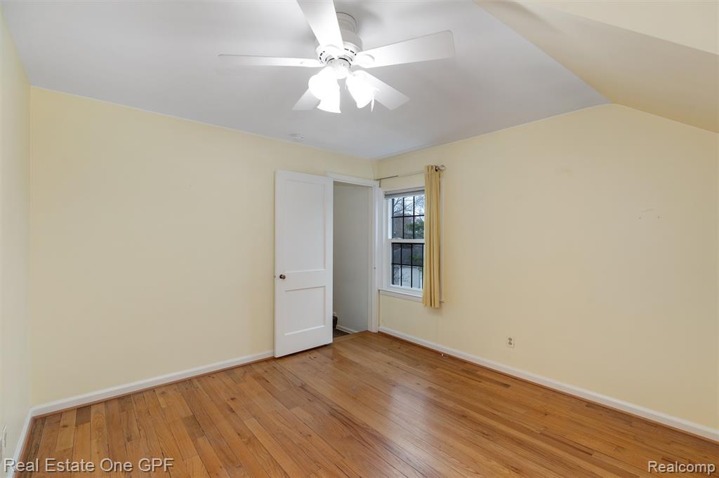 1488 Roslyn Road Grosse Pointe Woods, MI 48236 - Photo 19 of 40
