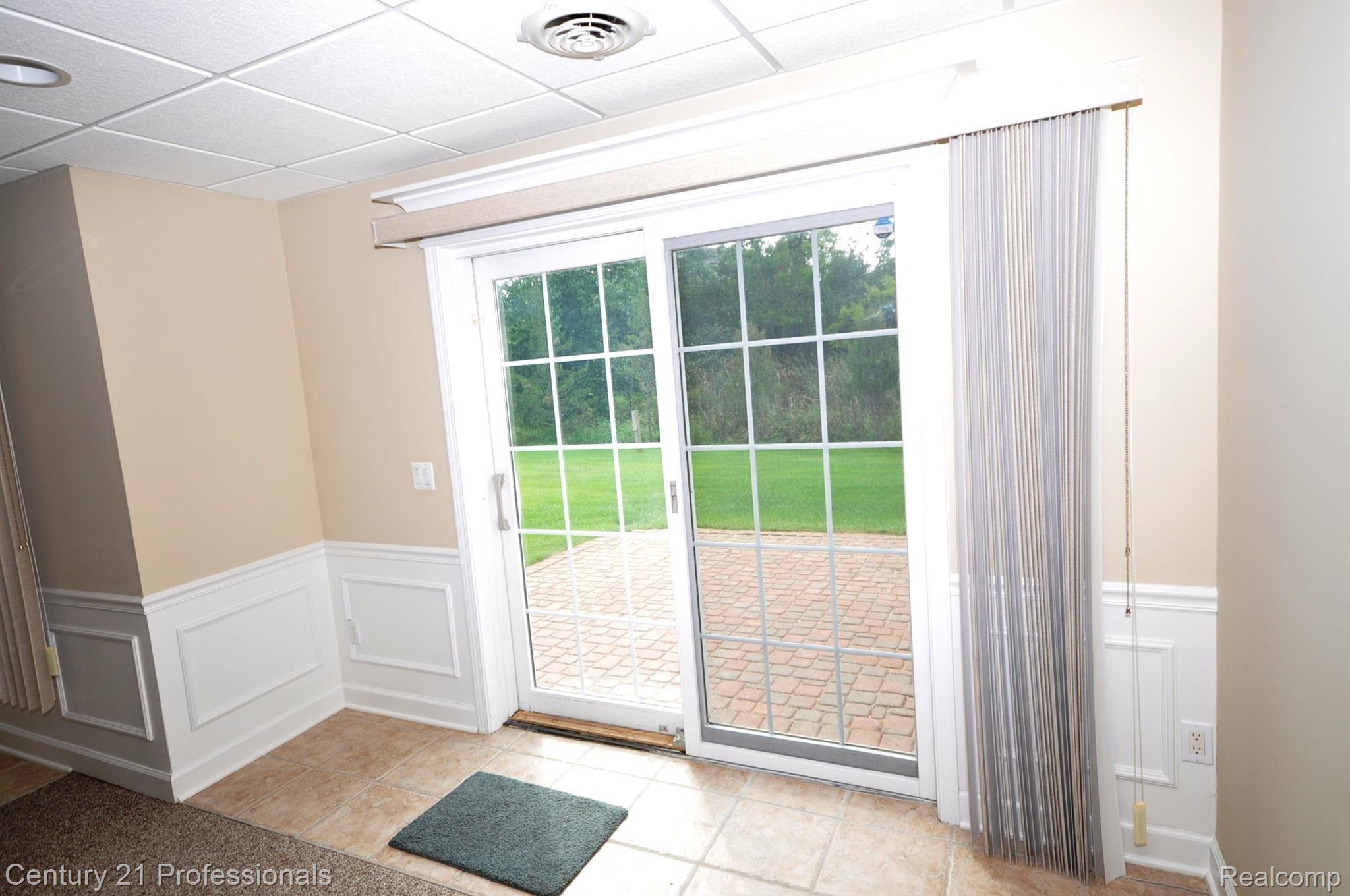 3725 Tremonte Circle Rochester, MI 48306 - Photo 38 of 50 38DSC_1073.JPG