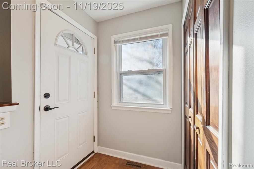 9665 Hilton Road Brighton, MI 48114 - Photo 3 of 50