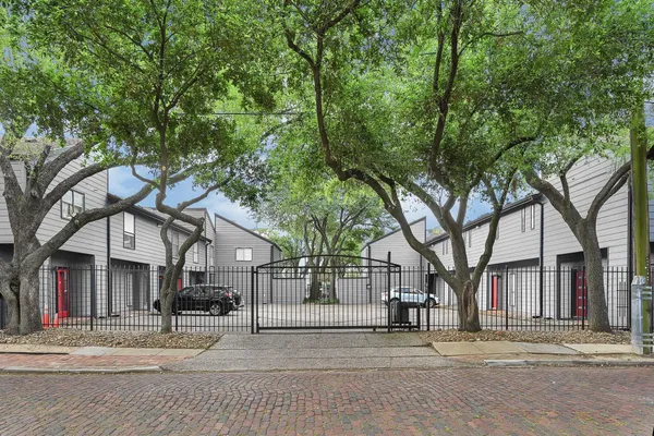 $2,600 | 2100 Commonwealth Street, Houston, TX 77006