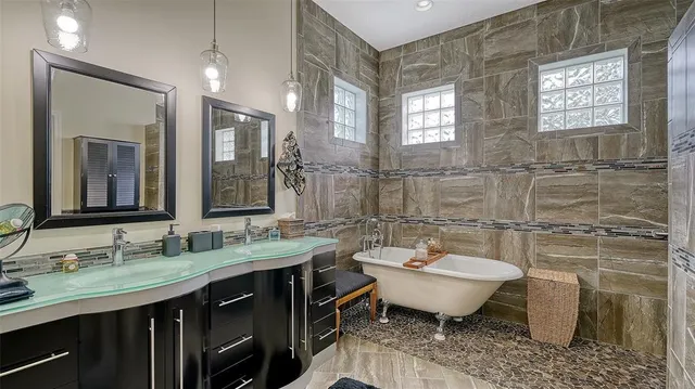 $973,750 | 4707 Clipper Drive, Bradenton, FL 34208