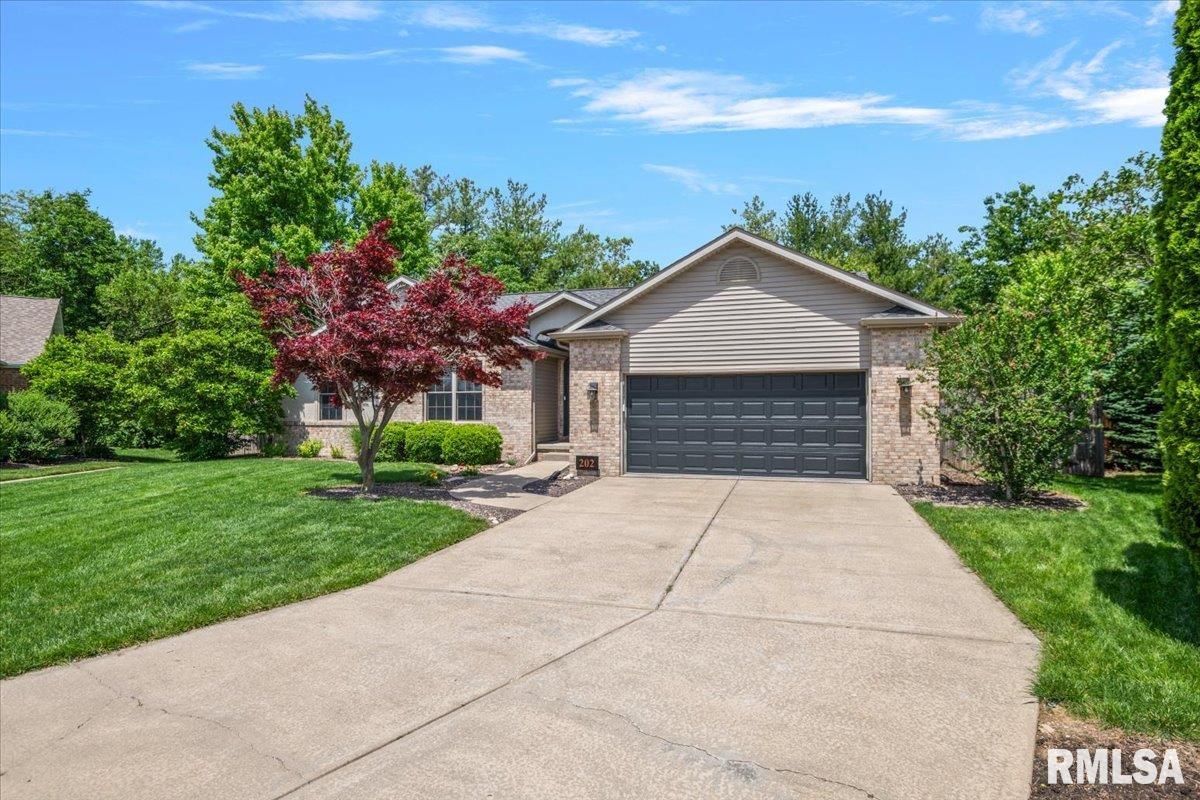 202 Huntington Road Chatham, IL 62629 - Photo 2 of 49