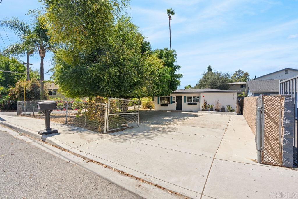 1061 Old Stage Road Fallbrook, CA 92028 - Photo 4 of 42 Gallery Image 4