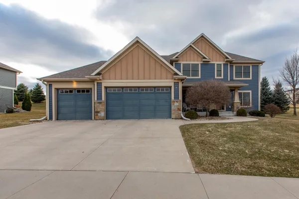 $895,000 | 5361 Scenic Oak Drive Southwest, Rochester, MN 55902