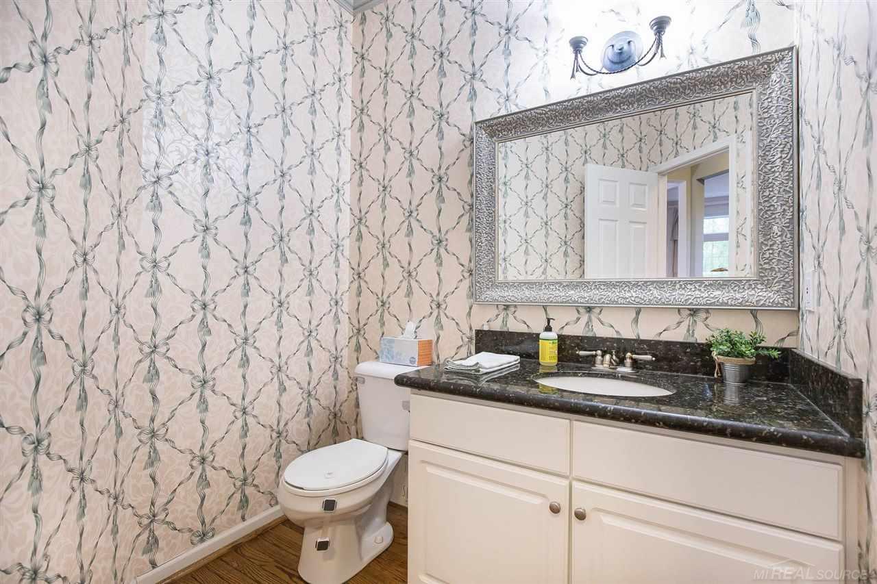 727 Lake Ridge Road Rochester Hills, MI 48307 - Photo 20 of 40
