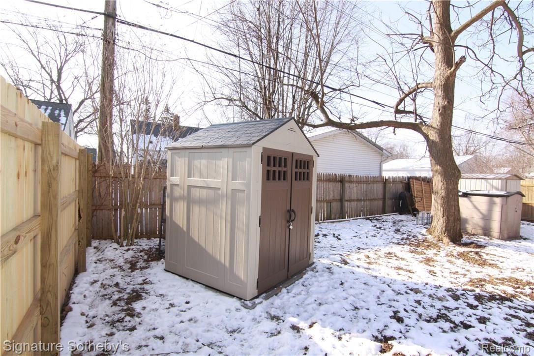 1861 Columbia Road Berkley, MI 48072 - Photo 19 of 22 IMG_3872-r.jpg