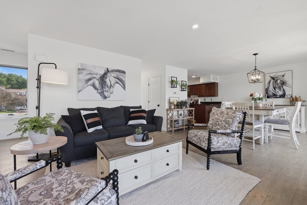 60 Pointe Rok Drive, Unit 60 Worcester, MA 01604 - Photo 4 of 42