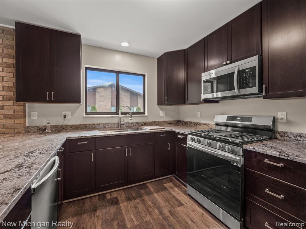 29617 Geraldine Road Farmington Hills, MI 48336 - Photo 9 of 25