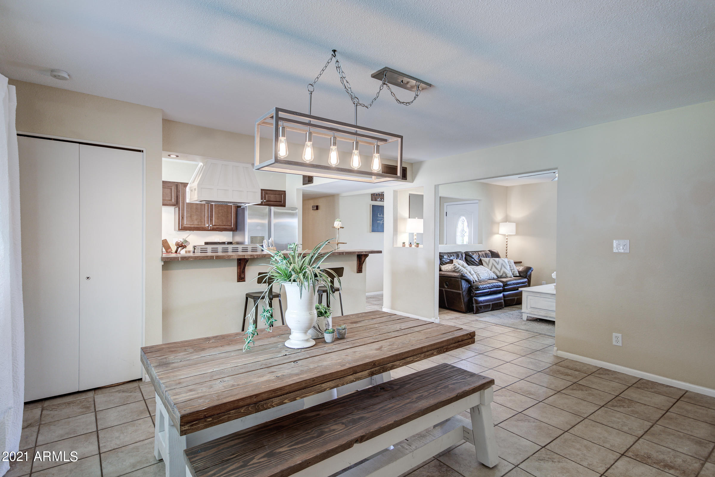 886 West Del Rio Street Chandler, AZ 85225 - Photo 9 of 34 886 W Del Rio St-15