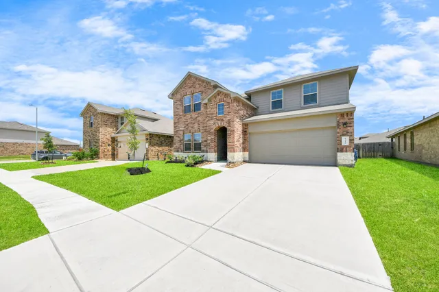 a view of a house with backyard and porch
