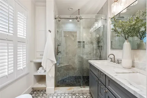 $925,000 | 1111 Le Green Street, Houston, TX 77009