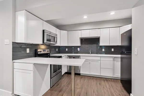 $1,050 | 935 La Posada Drive, Unit 117, Austin, TX 78752