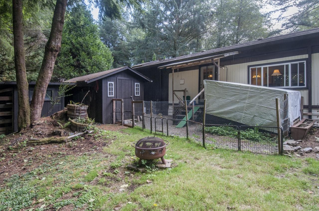 10950 Neskowin Road Neskowin, OR 97149 - Photo 22 of 23 Dog run (1280x850)