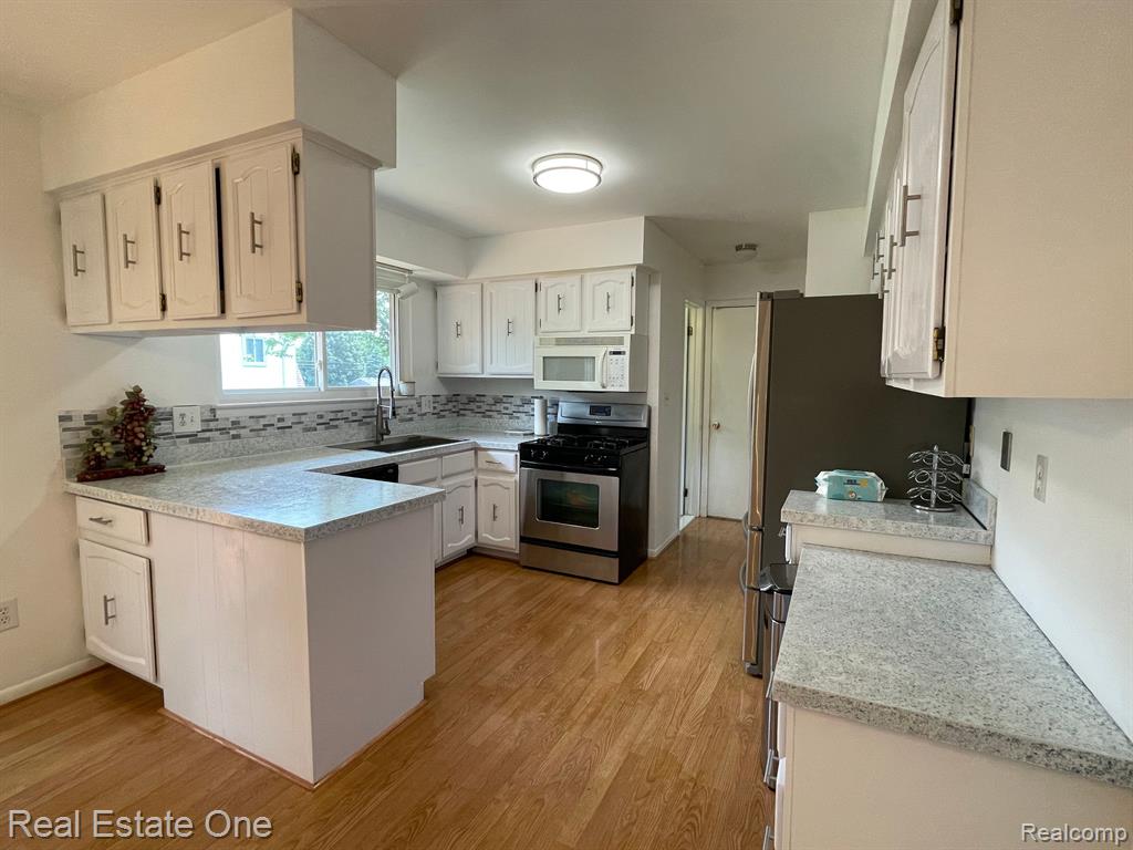 671 Castlebar Drive Rochester Hills, MI 48309 - Photo 7 of 18