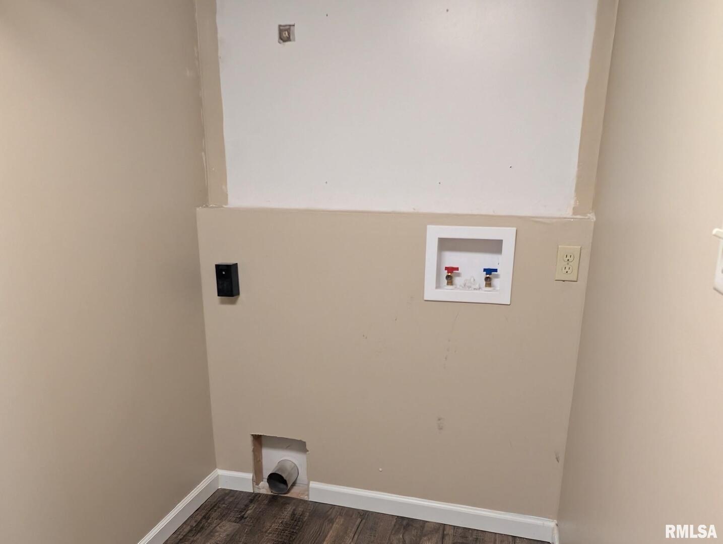 405 South State Street Christopher, IL 62822 - Photo 13 of 18 a view of a small space