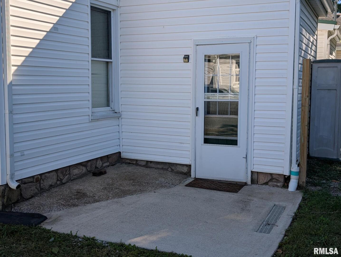 405 South State Street Christopher, IL 62822 - Photo 16 of 18 a view of a house with a yard