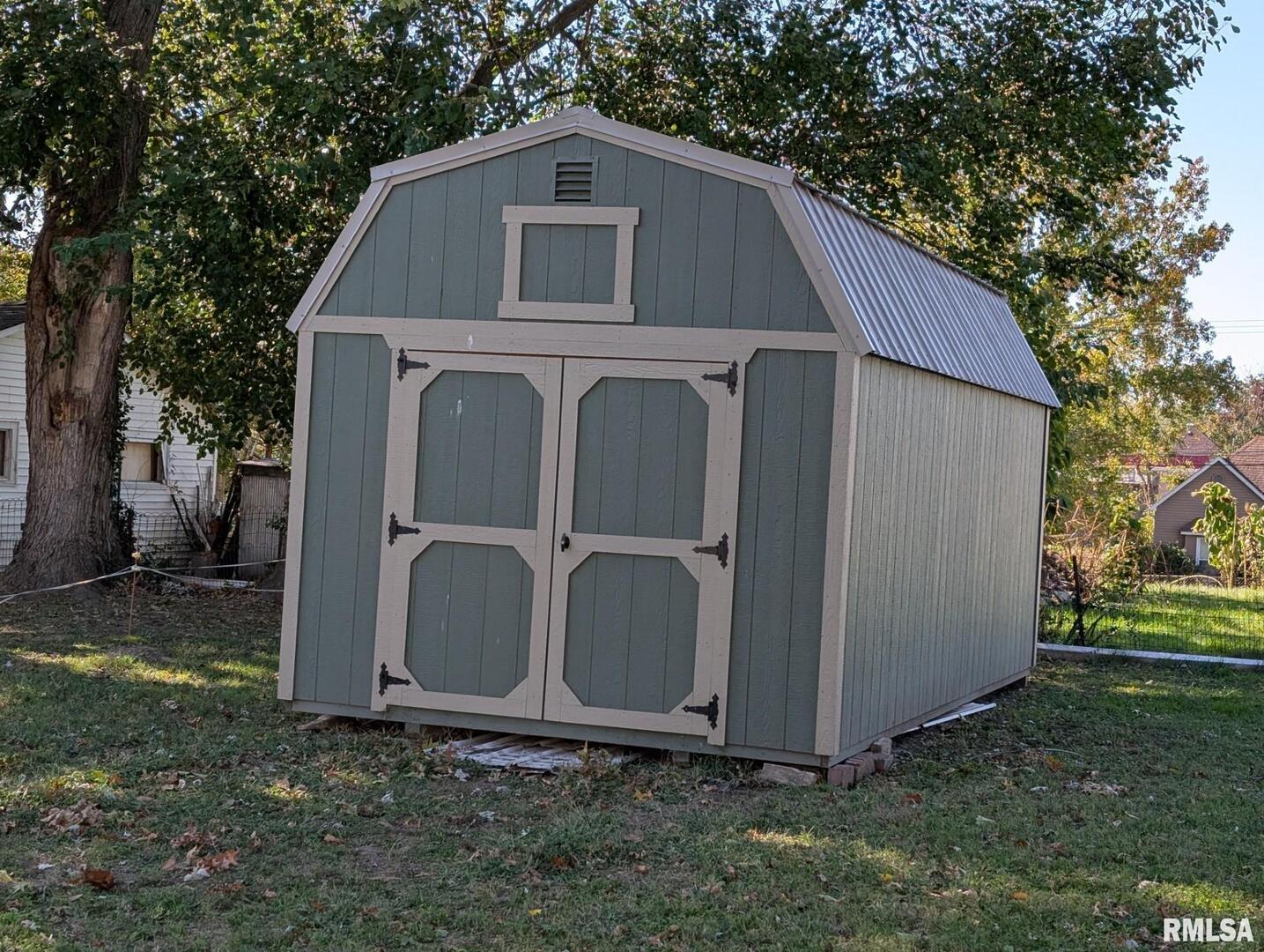 405 South State Street Christopher, IL 62822 - Photo 17 of 18 a view of backyard of house