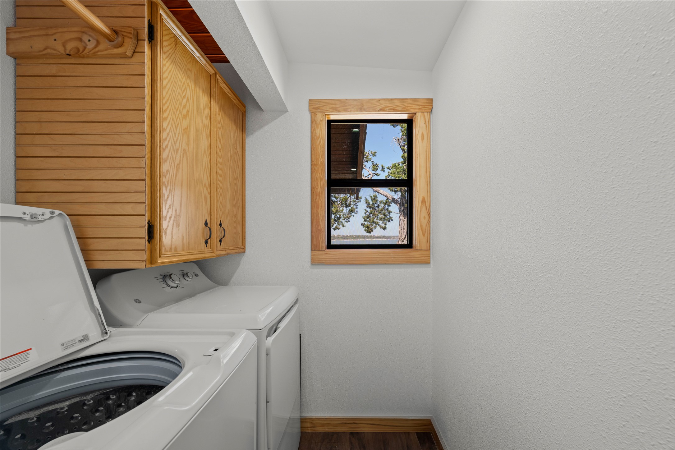 5597 Cliff Lane Temple, TX 76502 - Photo 15 of 38 a utility room with dryer and washer