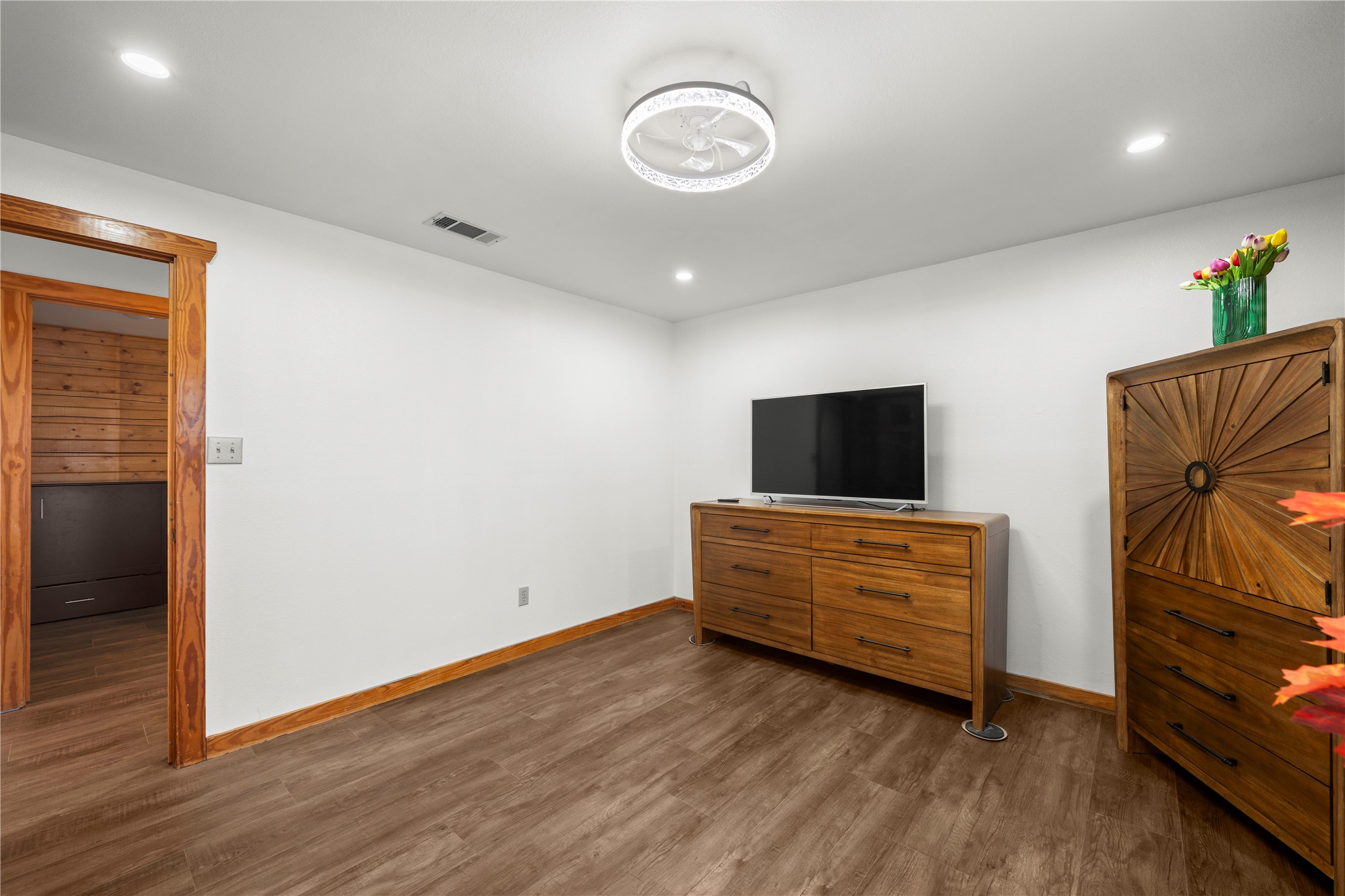 5597 Cliff Lane Temple, TX 76502 - Photo 21 of 38 a view of room with wooden floor and ceiling fan