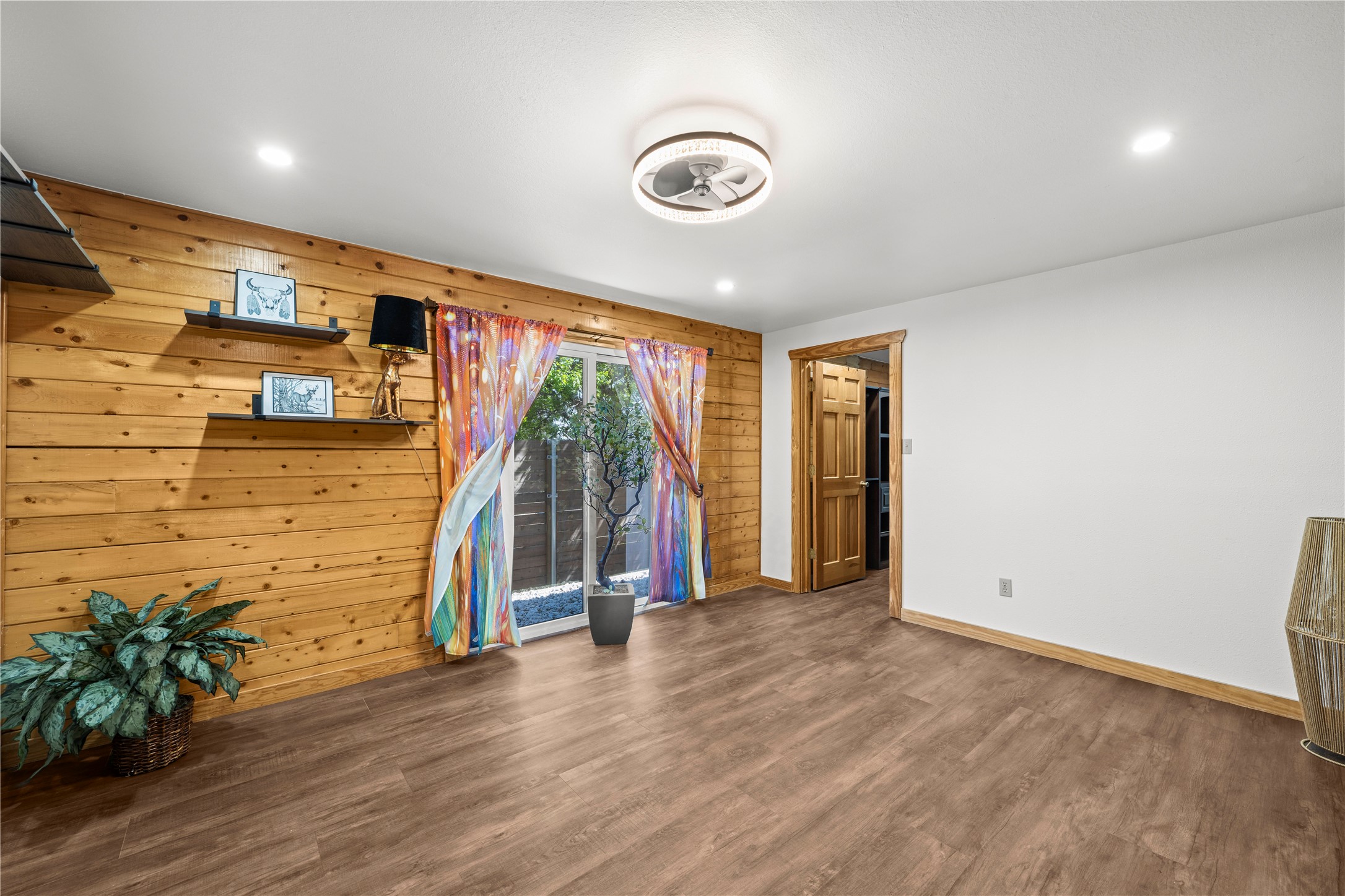 5597 Cliff Lane Temple, TX 76502 - Photo 29 of 38 a view of a livingroom with wooden floor