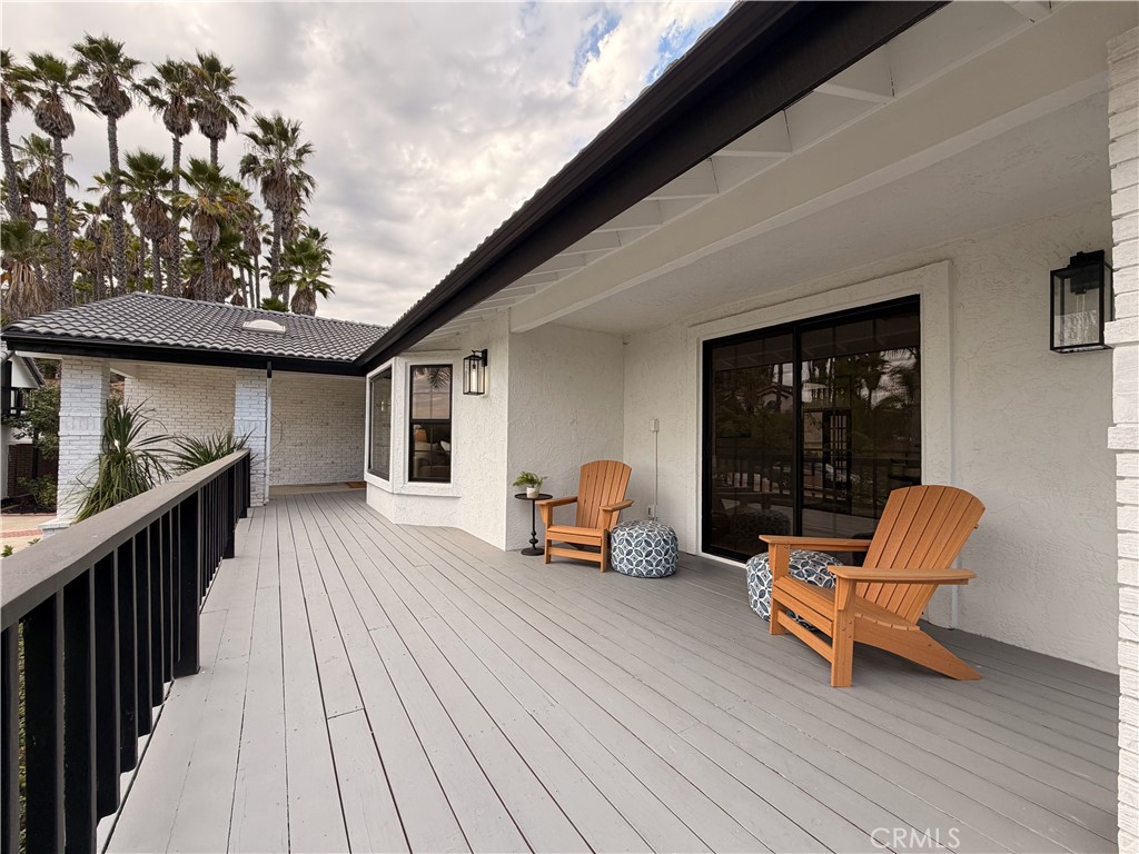 1677 South Hill Avenue Fallbrook, CA 92028 - Photo 41 of 74 Entrance to in home office to the right and entrance to front door straight ahead