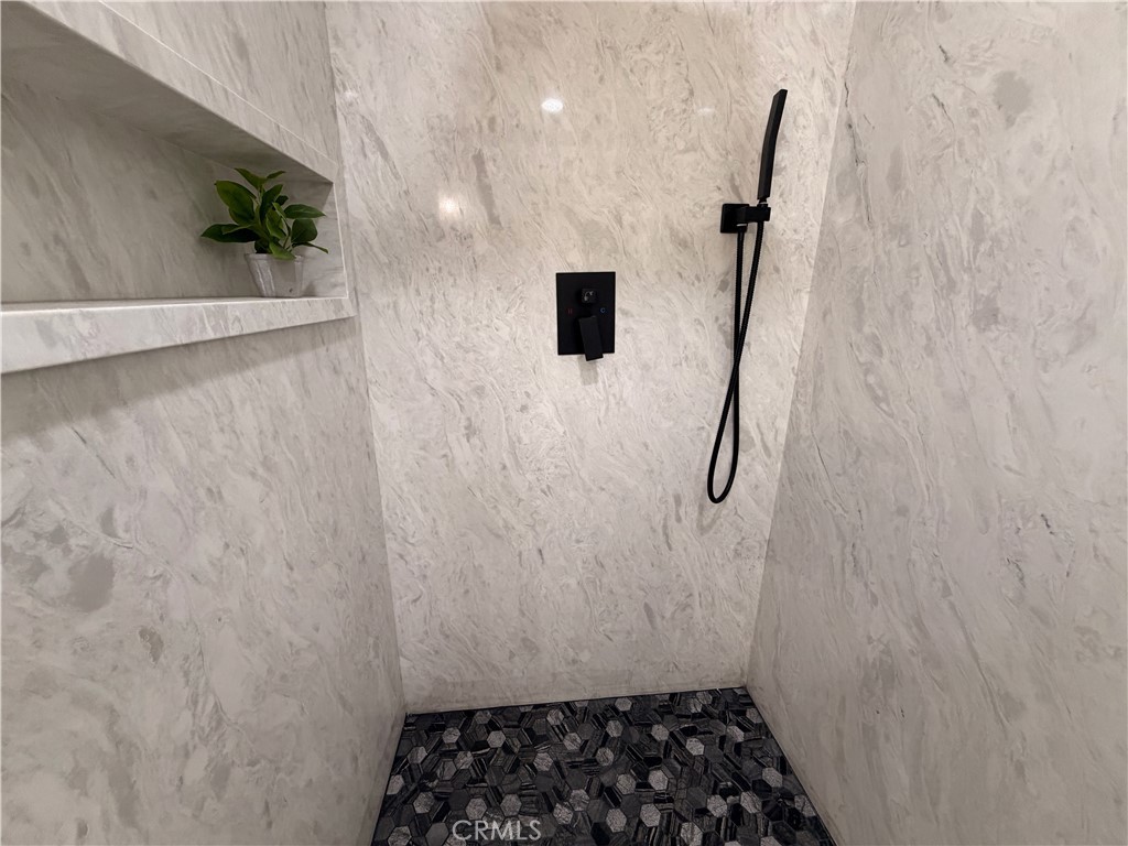 1677 South Hill Avenue Fallbrook, CA 92028 - Photo 50 of 74 Beautiful, spa-like shower with storage niche