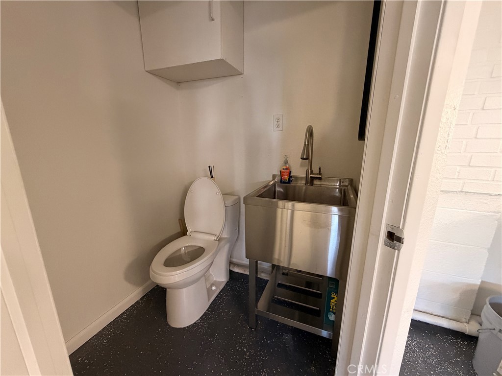 1677 South Hill Avenue Fallbrook, CA 92028 - Photo 72 of 74 a bathroom with a toilet and a sink