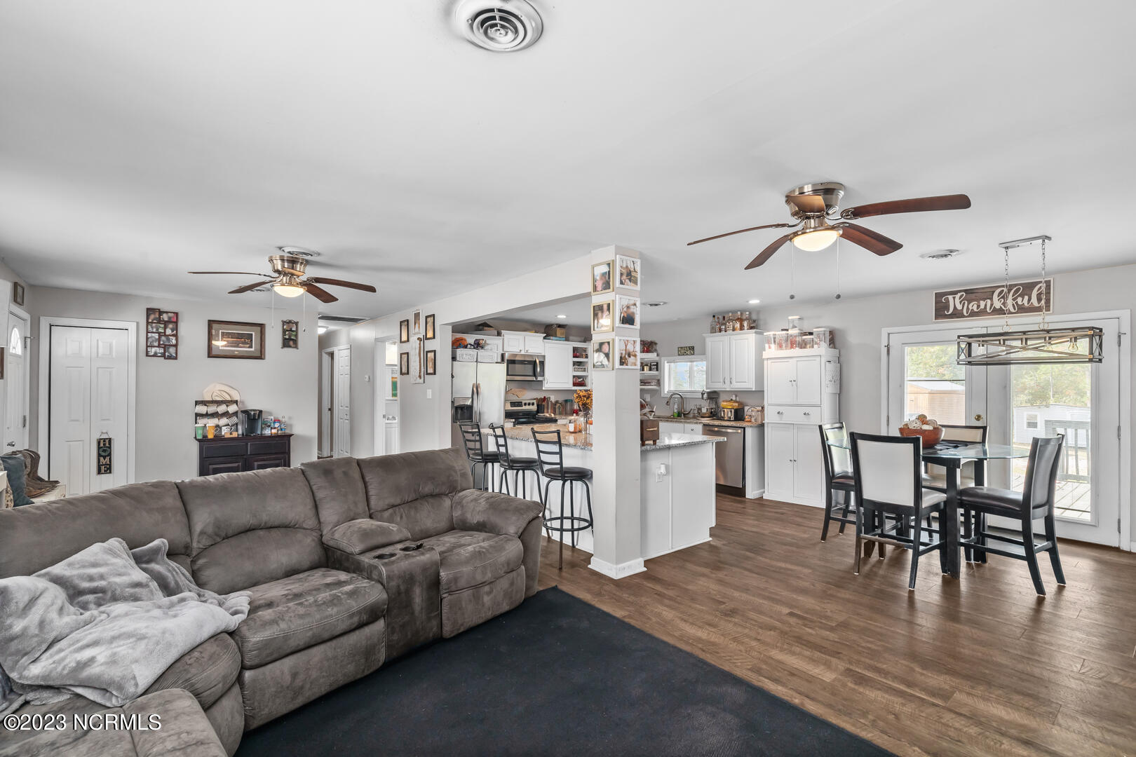 88 Crown Point Road Hubert, NC 28539 - Photo 11 of 36 Living/dining