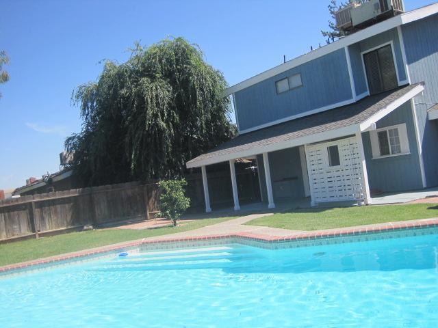 241 North Ruth Street Porterville, CA 93257 - Photo 18 of 21 Sparkling pool