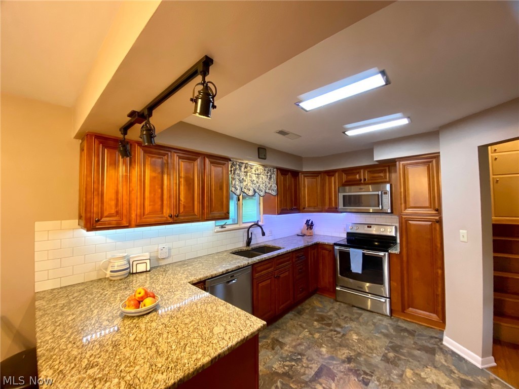 5942 Dailey Road New Franklin, OH 44319 - Photo 7 of 30