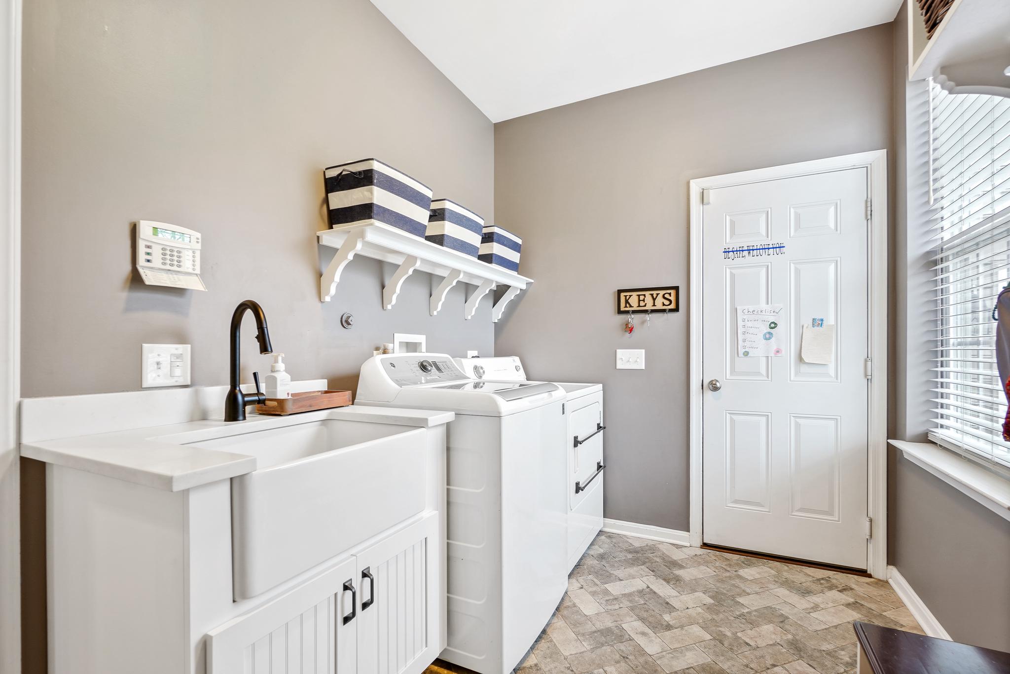 20907 Mt Aetna Road Hagerstown, MD 21742 - Photo 21 of 69 Laundry/Mud Room