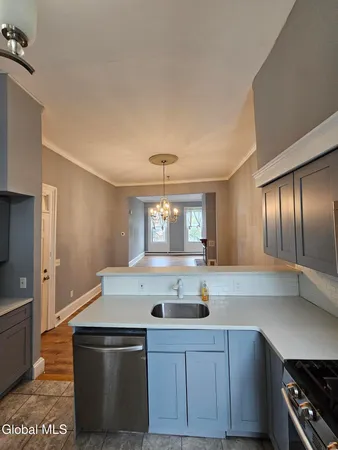 $1,850 | 32 1st Street, Unit 2, Albany, NY 12210