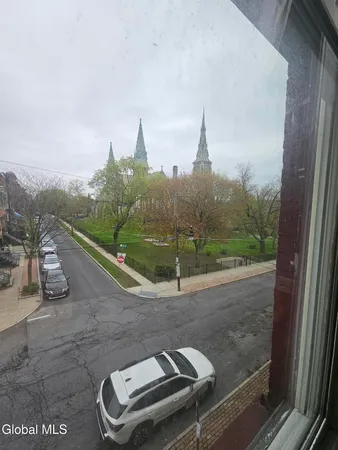 $1,850 | 32 1st Street, Unit 2, Albany, NY 12210