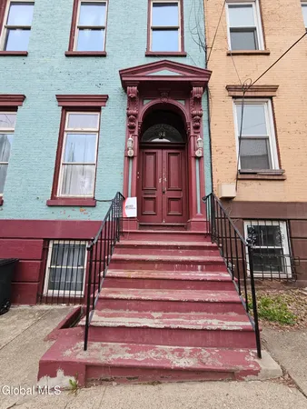 $1,850 | 32 1st Street, Unit 2, Albany, NY 12210