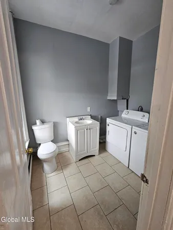 $1,850 | 32 1st Street, Unit 2, Albany, NY 12210