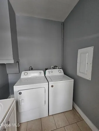 $1,850 | 32 1st Street, Unit 2, Albany, NY 12210