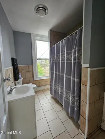 $1,850 | 32 1st Street, Unit 2, Albany, NY 12210