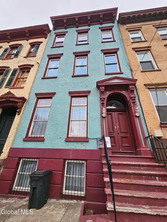 $1,850 | 32 1st Street, Unit 2, Albany, NY 12210