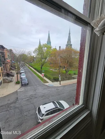 $1,850 | 32 1st Street, Unit 2, Albany, NY 12210