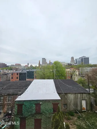 $1,850 | 32 1st Street, Unit 2, Albany, NY 12210