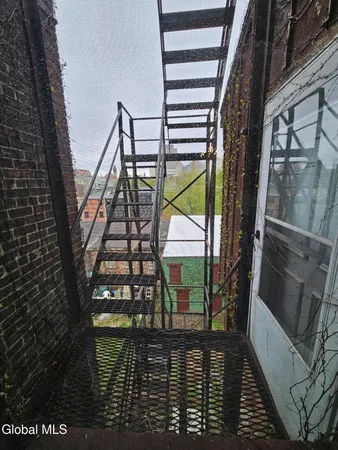 $1,850 | 32 1st Street, Unit 2, Albany, NY 12210